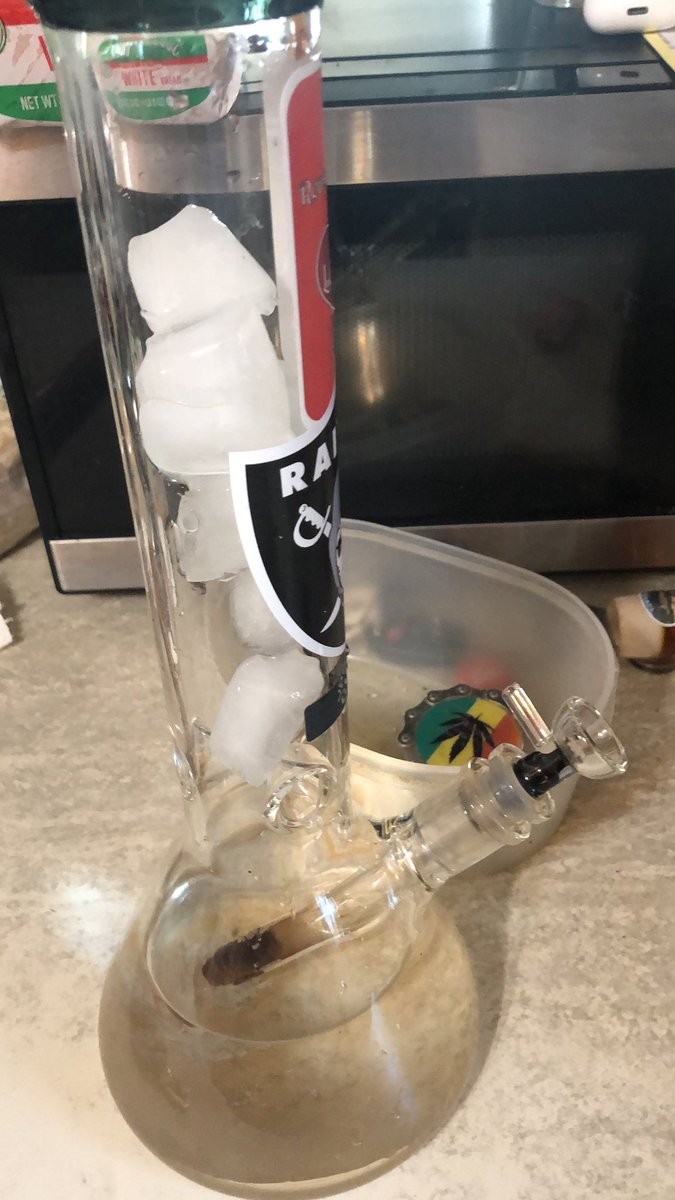 mystonerocks's tweet photo. Flash and cleaned #icedout #CleanBong #BudBrigade @84_raider @jayRN4L @Bmx2wake @AnthonyReddin13 @DanSalas19 @fuckoff1991ae smoke some GMO https://t.co/8YoYcw9DiS