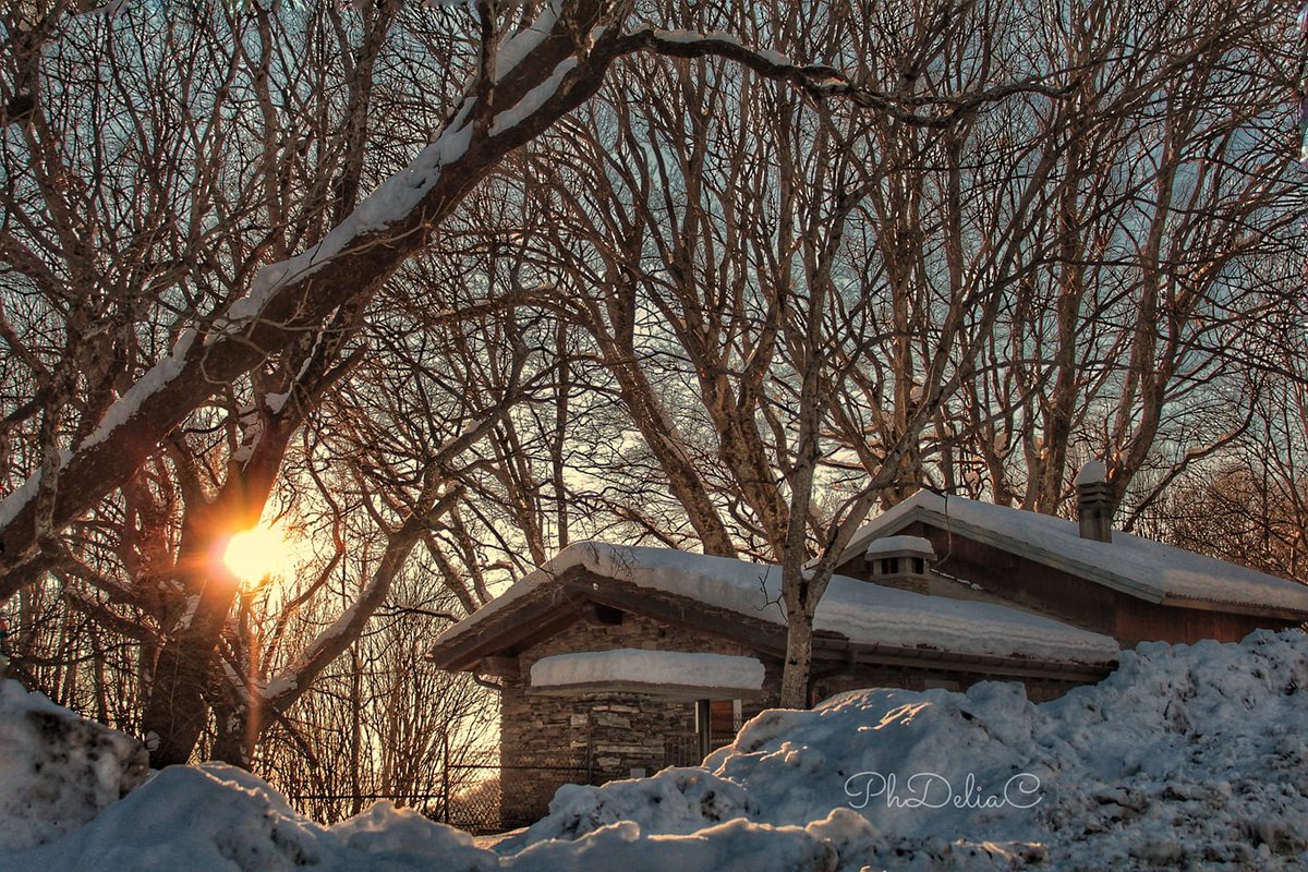 LuinoNotizie's tweet photo. Paesaggio invernale dalla #Forcora, la foto è di Delia Ilona Ciocoiu. Oggi vi diamo il #buongiorno così
https://t.co/EjorevGFAh https://t.co/rpNUPXGVaJ