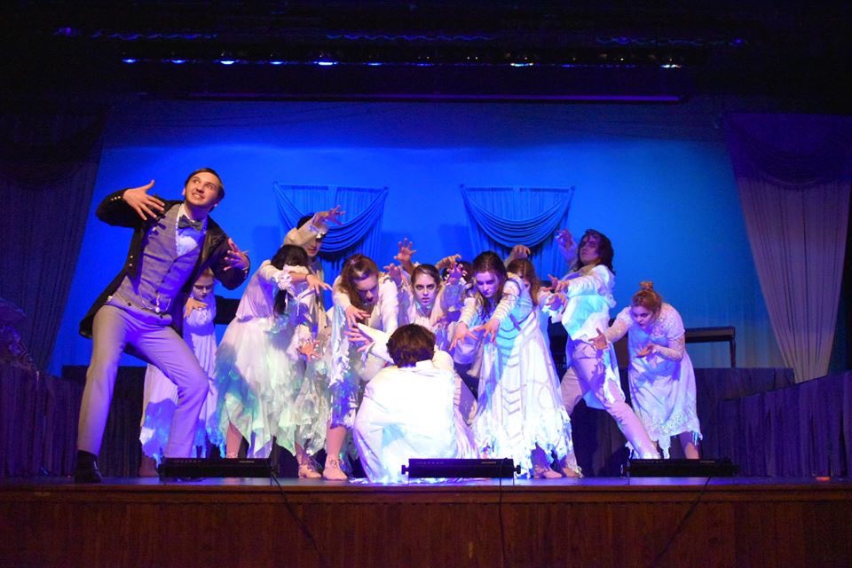 TheWHTC's tweet photo. Happy BDay to WHTCer and award winning actor Sean Lally! We love you and can’t wait to get you back on stage!
#ScratchScratch
#MonsieurDeCompte #Michael
#IHaveHair https://t.co/dVoUfPA1iE