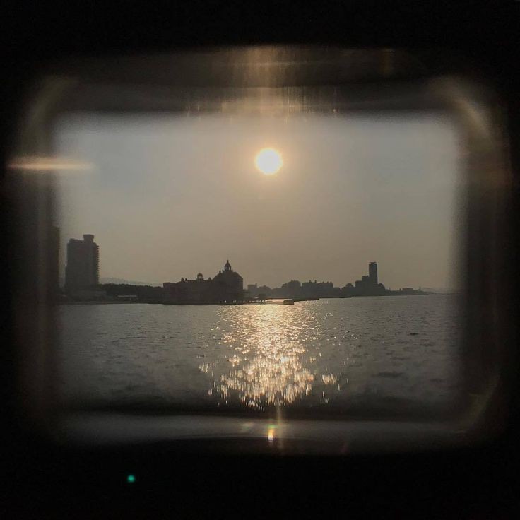 [Говорят,таких как вы мне нужно на руках носить]
💭цепочка твиттерских 
нужно просто:
•читать меня[#взаимно]
•поставить лайк 
•сделать ретвит 
•читать ретвитнувших 

я ещё шучу шутки прикольные и всякое о себе рассказываю хех 
#цепочкатвиттерских 
#ЦепочкаФолловеров

💌