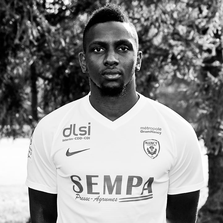 ActuFoot_'s tweet photo. Christopher Maboulou (30 ans) est tragiquement décédé d'un arrêt cardiaque.🌹

Il évoluait au club de Thonon Evian.

Il était passé par Châteauroux, Bastia et Nancy. https://t.co/Vfj6bEOr96