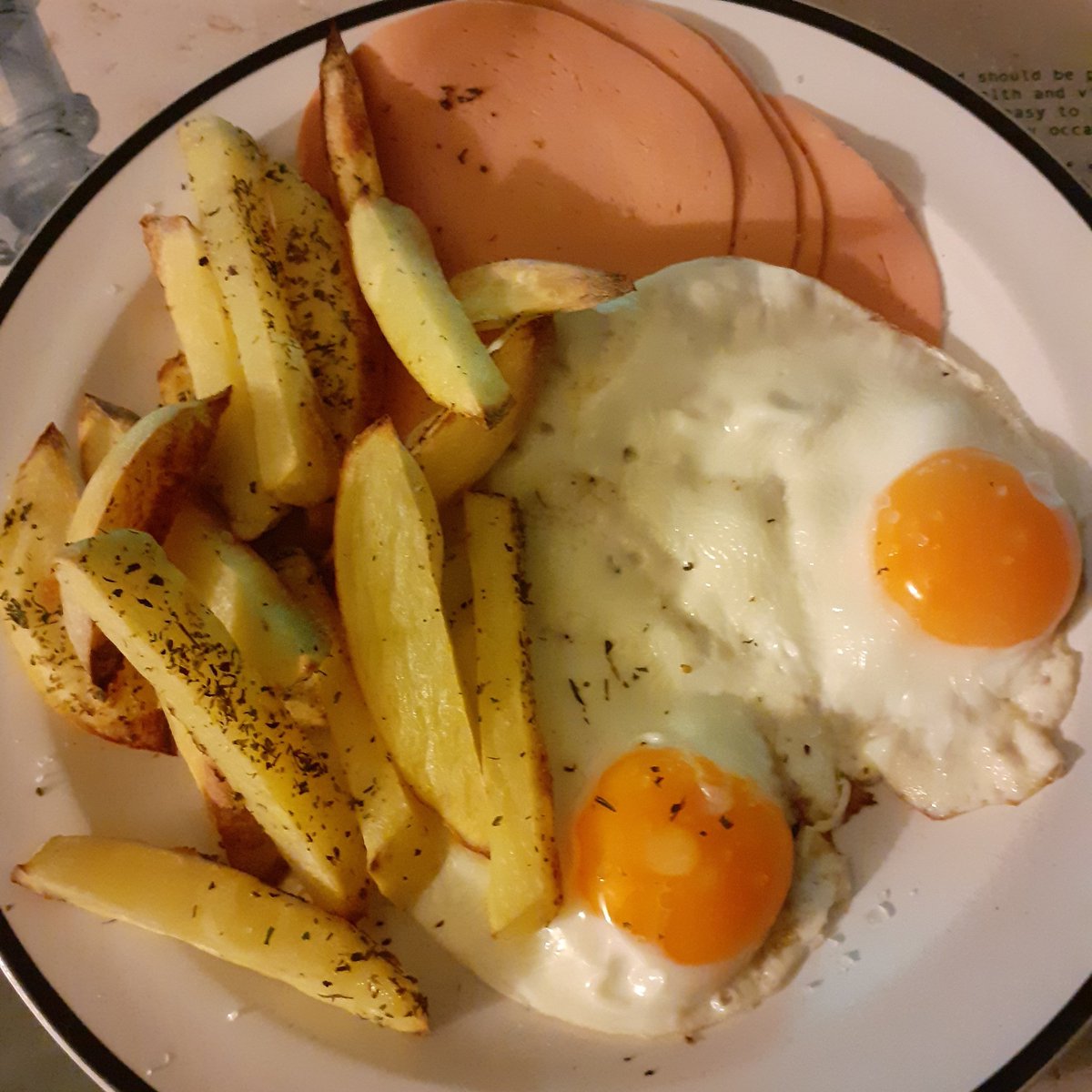 SWStratfordE15's tweet photo. Sometimes a quick supper of @QuornFoods ham, egg n chips is needed. 100% #FreeFood π. Gotta love #foodoptimising
#slimmingworld #sw #swinsta #slimlikeaman #slimmingveggie #swmafia #swmen #swchips https://t.co/hSTqUAc8Yi