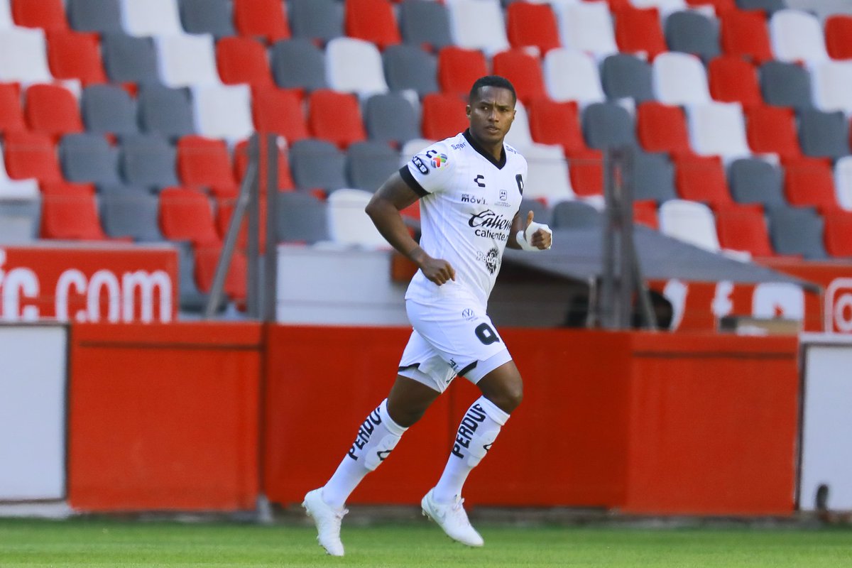 UN ROBO DESCARADO LO DE HOY.

Ese arbitro puso de excusa el racismo y no se dio cuenta que lo corrieron por malo.