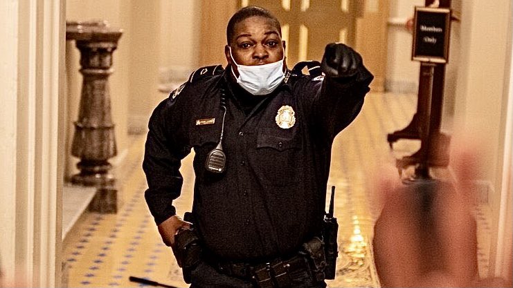 Officer Eugene Goodman... SINGLEHANDEDLY stopped domestic terrorists & militias from entering the chambers of the United States Senate.If it wasn’t for him, we likely would be mourning the deaths of many of our elected officials today... KNOW HIS NAME  #EugeneGoodman