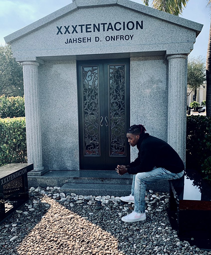 LLJ 💙💚 <a href="/xxxtentacion/">MAKE OUT HILL - XXX</a>