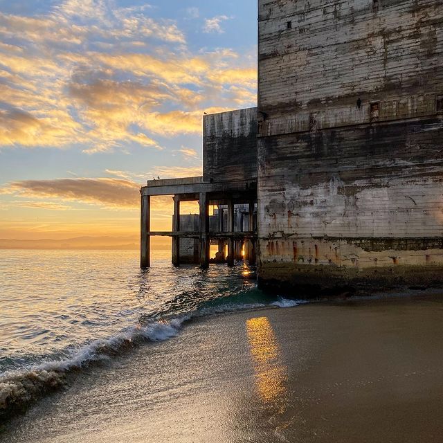 The definition of California dreaming. 
📸 : @ag2 
•
•
•
#MontereyPlazaHotel #Monterey #California #MontereyBay #DistinctlyCalifornia #BestCoast #BestInTravel #SeeMonterey #VisitCalifornia #WestCoastTravels #CaliforniaTrip #VisitMonterey