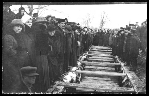 seventy-three people were trampled and killed on the stairwell, 59 of them children. but there was no fire. the whole thing was a lie, likely started by opposition to the striking miners. but no one was ever held responsible. 2/12pictured: mass grave via:  https://www.mlive.com/news/2017/12/1913_italian_hall_disaster_was.html