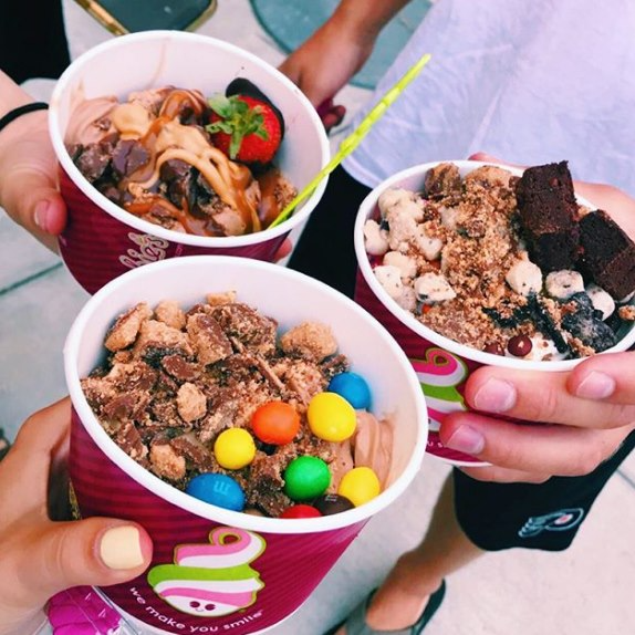 Dessert the whole family will love. Menchie’s makes any night better. ❤️ #Menchies #FrozenYogurt #Froyo #Dessert #SweetTreats #BetterForYou #DessertLover #DessertTime #FoodLovers #FoodHeaven