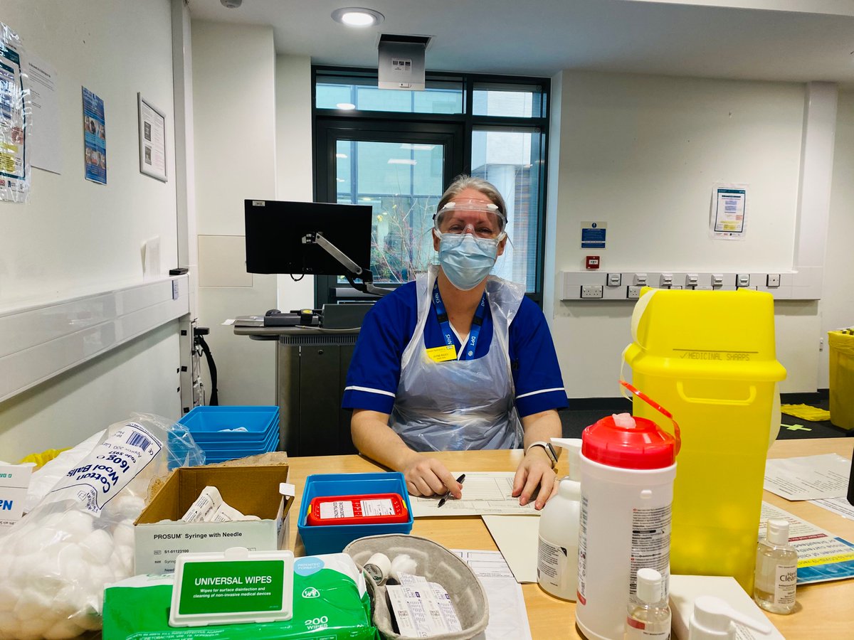 rmn_jayne's tweet photo. I had a fantastic day today vaccinating people against Covid - what an amazing thing to be able to do!! It was also great to finally meet @jemimakempton in person too!@RDEhospitals @DPT_NHS https://t.co/ldcnIS1HeG