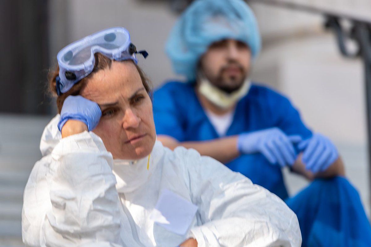 elmundotoday's tweet photo. «Trabajar gratis de voluntario» será una asignatura de la carrera de Medicina: https://t.co/cyORJR5ElK https://t.co/IVTITHOMBI