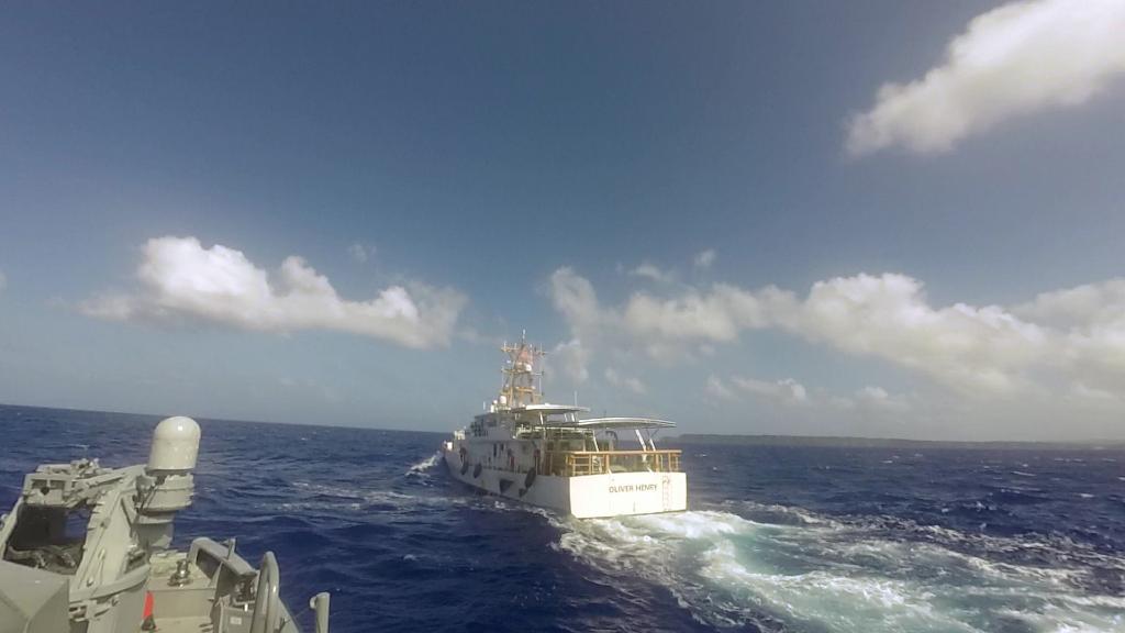 Integrated Maritime Forces = an #Advantageatsea.

#USNavy expeditionary security forces complete underway replenishment with @USCG Cutter Oliver Henry in Agat Bay, Guam. Maritime Expeditionary Security Squadron 2 is deployed to @US7thFleet. #FreeAndOpenIndoPacific