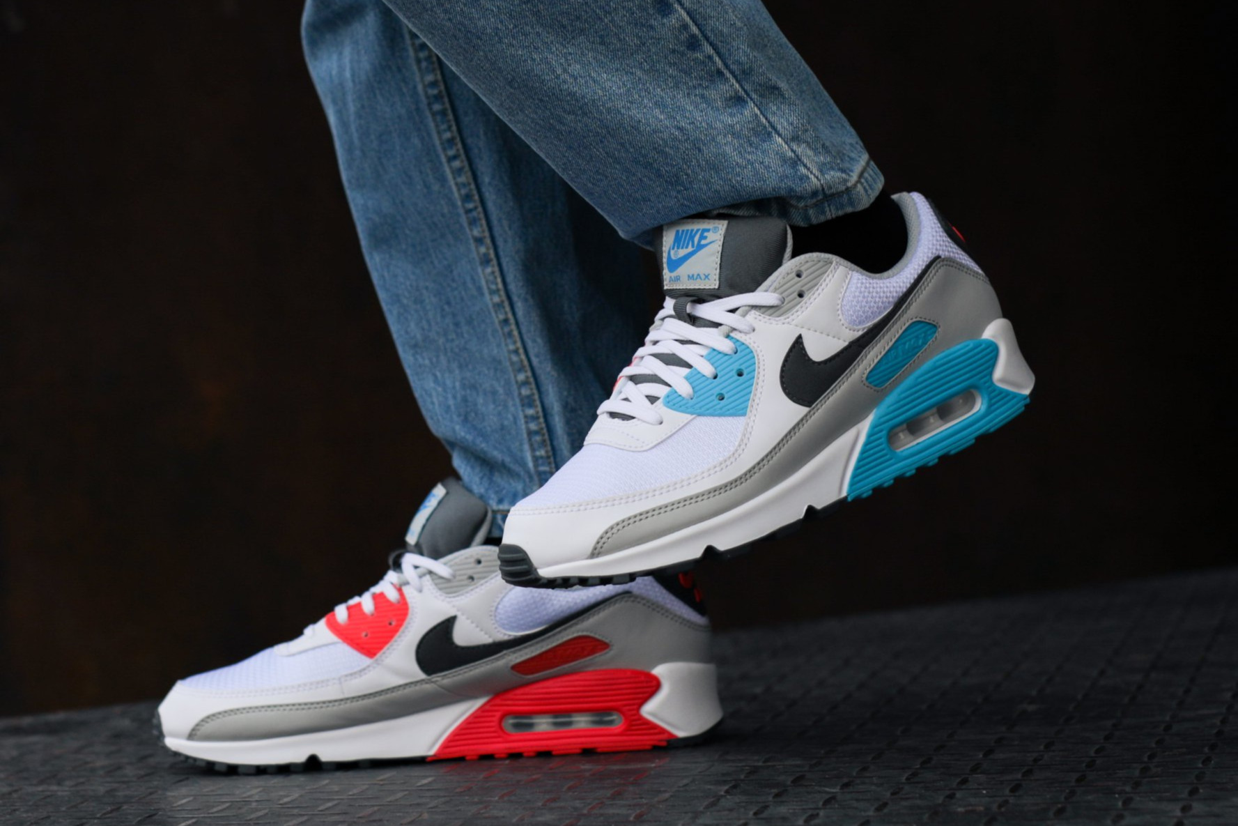 Kicks Deals Canada on X With opposite colours on each side you get two colourways in one with this fantastic pair of the Nike Air Max 90 that is still available from