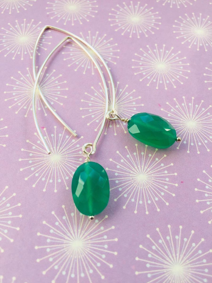 Green onyx on hand forged silver earwires #handmade #onyx #wire #silver #earrings #QueenOf #gift #giftideas #smallbusiness