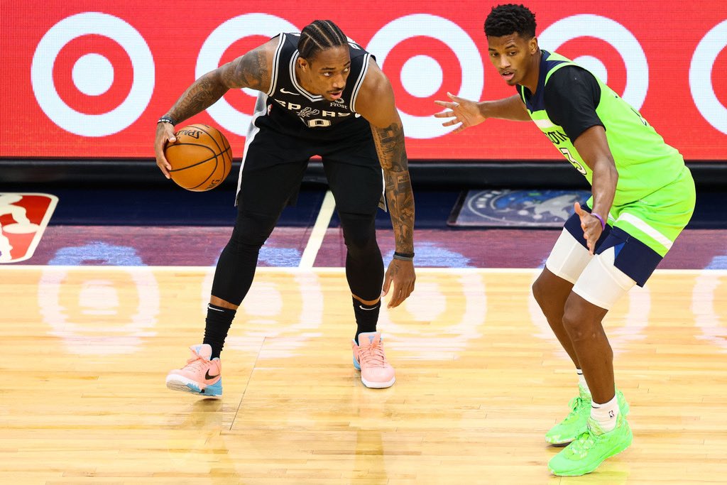 MassiveBall's tweet photo. DeRozan con las Kobe 4 👟
#NBA #massiveNBA #NBAKicks
@DeMar_DeRozan vía @NBAKicks https://t.co/NpVRZ17f7M