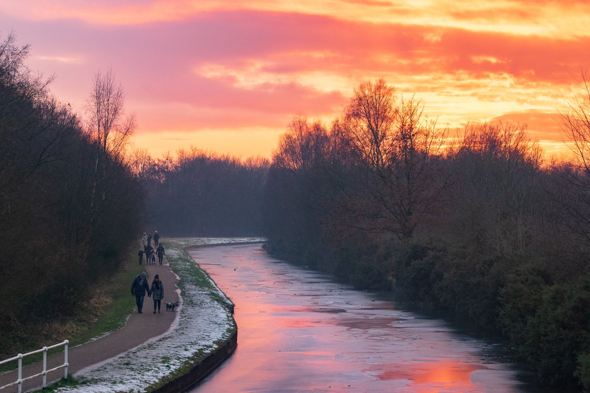 samsy's tweet photo. FIRE sunset on the #Bridgewater #canal

#photography #UK #SamSykes #Nikon https://t.co/FDcaprvgTf
