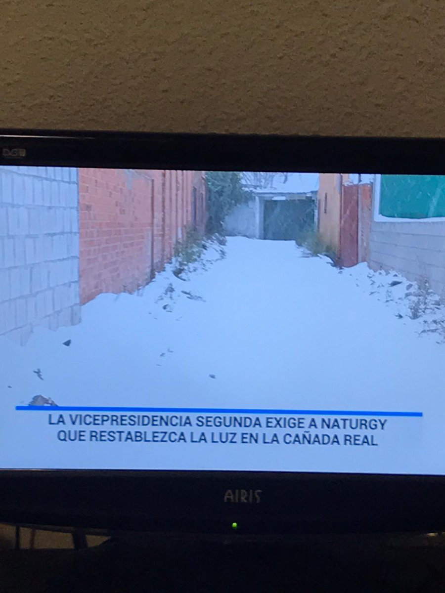 4raa's tweet photo. @Naturgy @NaturgyClientEs En Pinar de Chamartin también llevamos 2 noches sin luz y nadie nos ampara. @NaturgyExp Exigimos respuesta #ServicioDeElectricidad https://t.co/WeXsY0t58y