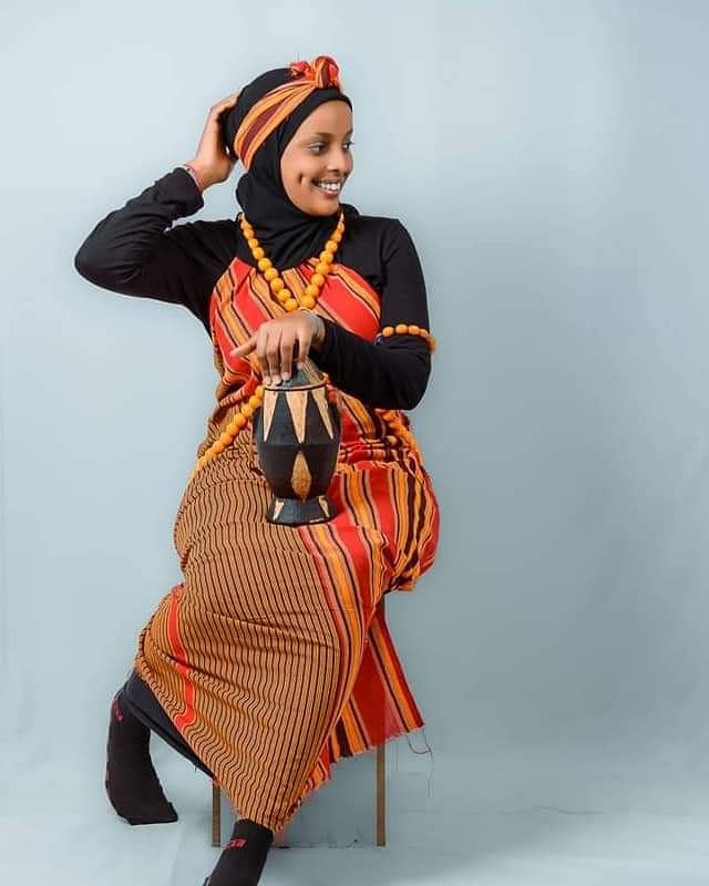 MaanSom's tweet photo. This is gold, The definition of being somali. 
 
#Youthmessage #2021goals #somaliculture #art #youthempowering #cultureempowering 

Bravo Studio 📸 https://t.co/krSsVDFLbt