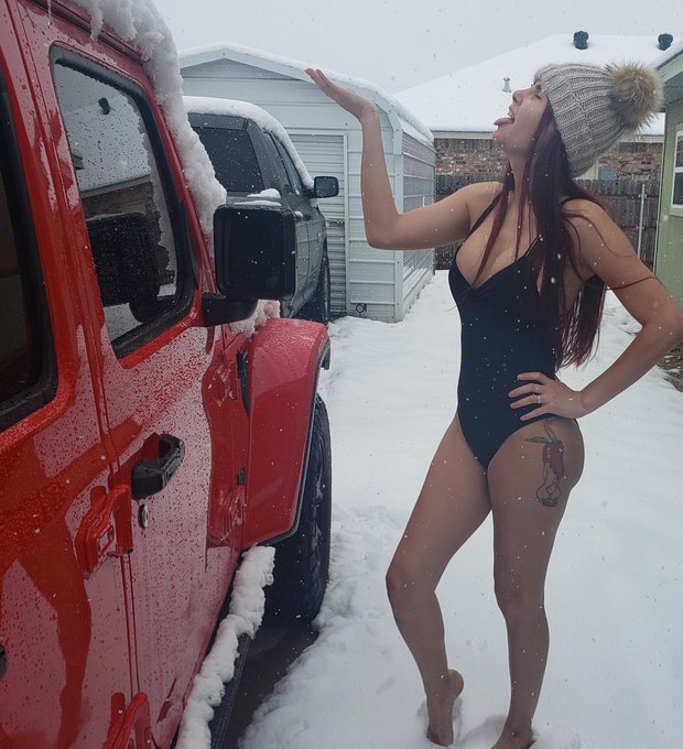 Cover me in cum or snow. #snow #LatinasCalientes #transgender #onlyFans #ass #fuckme https://t.co/ZZ