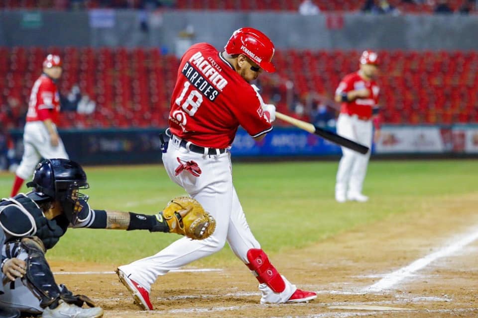 sondeportes's tweet photo. 🔥 #DraftDeRefuerzos @ClubNaranjeros seleccionó como refuerzo a Isaac Paredes, infielder de @venados_mzt🦌 actual campeón bateador 💪🏽 y que presenta 5 hits, .227 en bateo, 4 carreras impulsadas y 2 anotadas en #PlayoffsLAMP.
⚾️ La 2da opción es Luis Juárez de @AguilasDeMxli.🦅 https://t.co/H1zjdslby0