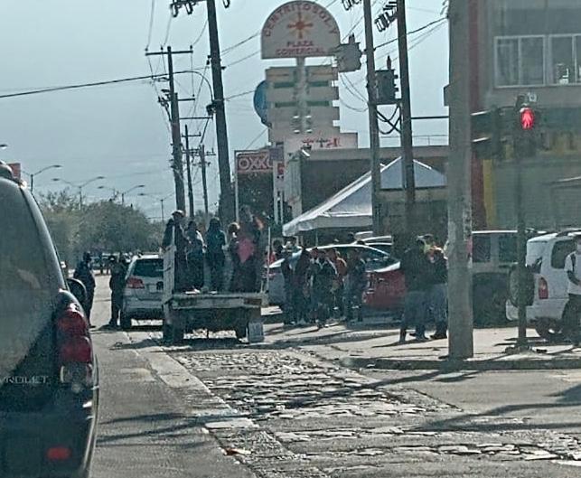 Acarreados y provocadores en la mesa de votación de MTY ubicada en
Av. Luis Donaldo Colosio Murrieta 944, Barrio San Luis. El voto debe ser libre y secreto. No a las marrulerías. Esto no es el <a href="/PANNLMX/">PAN Nuevo León</a>. Así no.