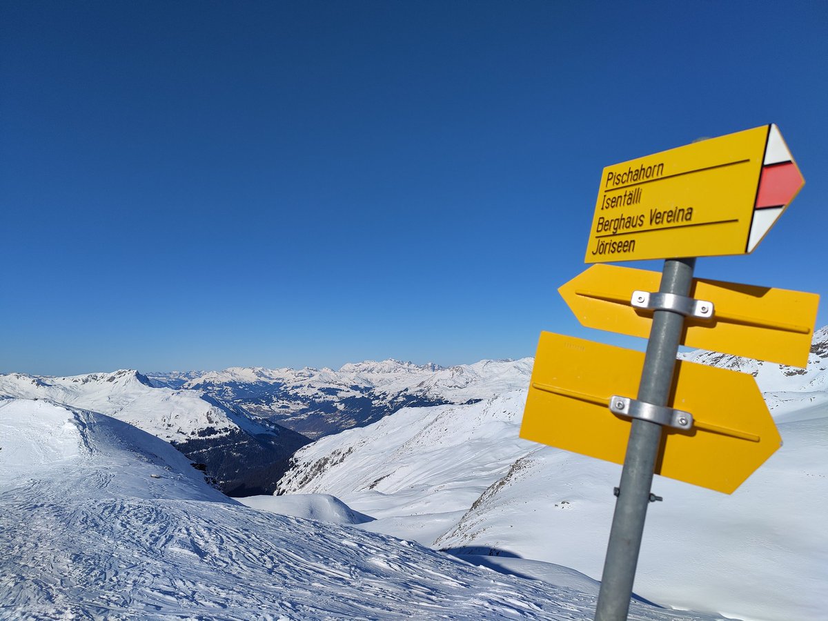tmaurer1998's tweet photo. This is a blue sky! Today at #Pischa #Davos @DavosKlosters @Graubunden  @MySwitzerland_d #blau #himmel #HappySunday @Wanderwege_CH https://t.co/PfDUESCYlF