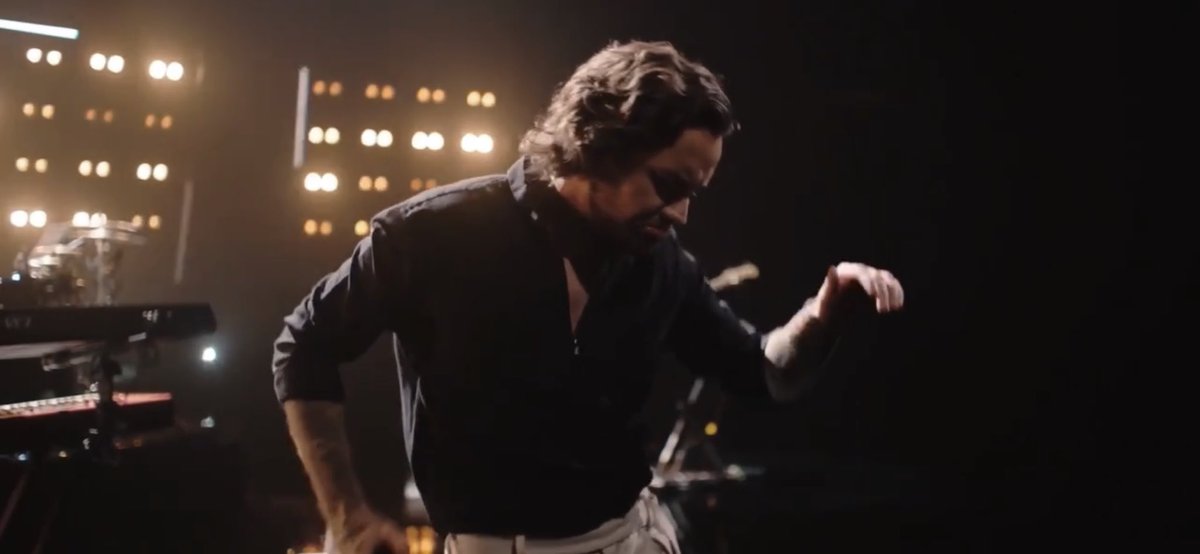 1doficialperu_'s tweet image. Liam ayer durante 'Girl Almighty' #LPFinalAct 😍🕺🏻