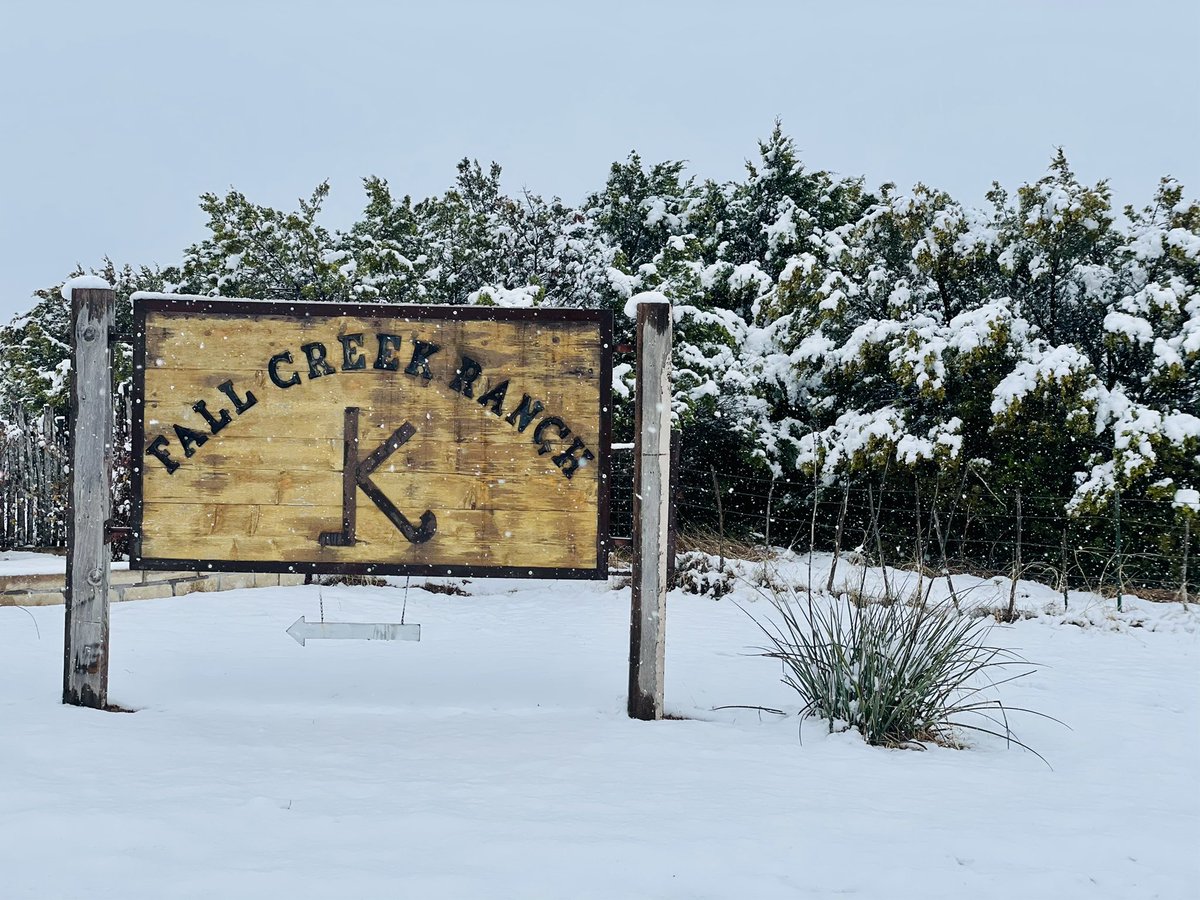 FallCreekRanch's tweet photo. Beautiful snowy day in Granbury, Texas @fallcreekranch #texasranchvenue #dfwweddingvenue #dfwrusticwedding #rusticweddingvenue #texaswaterfalls
@texasstormchasers @wfaa @nbcdfw @VisitGranbury https://t.co/V1ZV3CA7n1