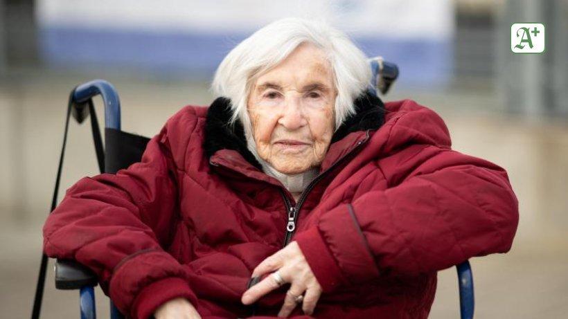 abendblatt's tweet photo. Auschwitz-Überlebende Esther Bejarano gegen Corona geimpft https://t.co/2t6hGghXvC https://t.co/je6oRRJpSL