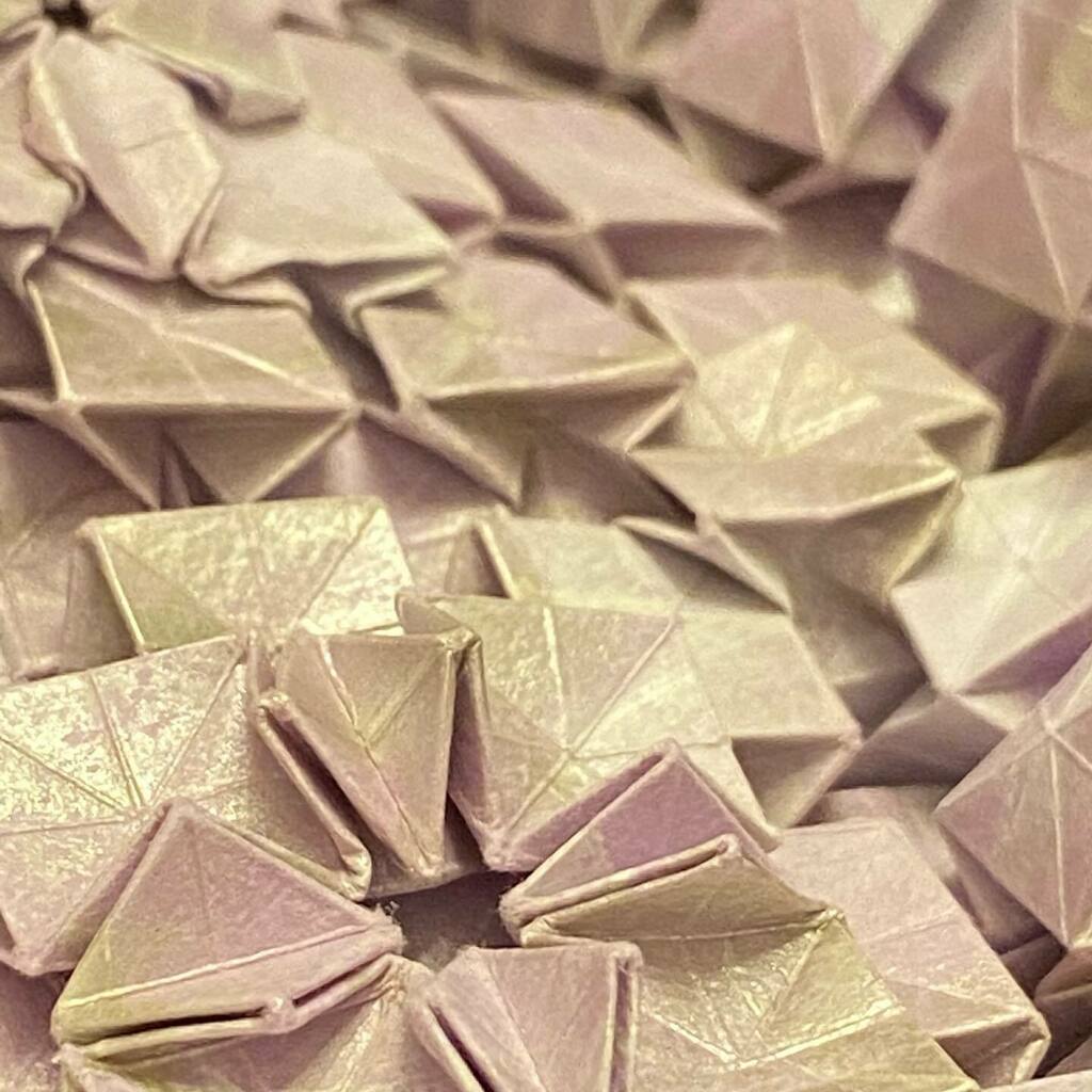 origamitraces's tweet photo. #amonthinpaper day 10: detail or close up for @paperartistcollective
A close up from a hydrangea tessellation that I'm folding at the moment. So close you can see that the paper is quite thick, it's Tantpaper painted with acrylics.
#origamitraces #ori… https://t.co/Za0yH7K5iS https://t.co/g7mtIHFjXA
