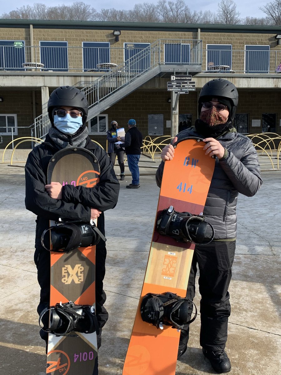 syattCLE's tweet photo. Tailgating+Slopes⛷🏂+☀️Sun❄️=FUN!!! #Syatt #Skis #Snowboards #BeatingWinterBlues #HelloSunshine #CantGetEnuf #WinterRocks https://t.co/p5BRRrZygz