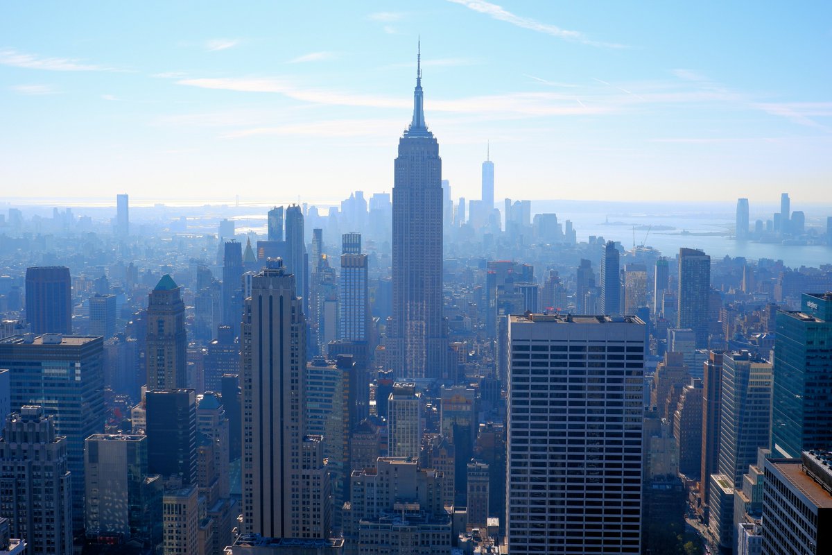 NewYorkCityDE's tweet photo. Es ist #BlueMonday, hier ist ein Foto von Manhattans Skyline, um euren Tag erstrahlen zu lassen! https://t.co/AujZgID6cv