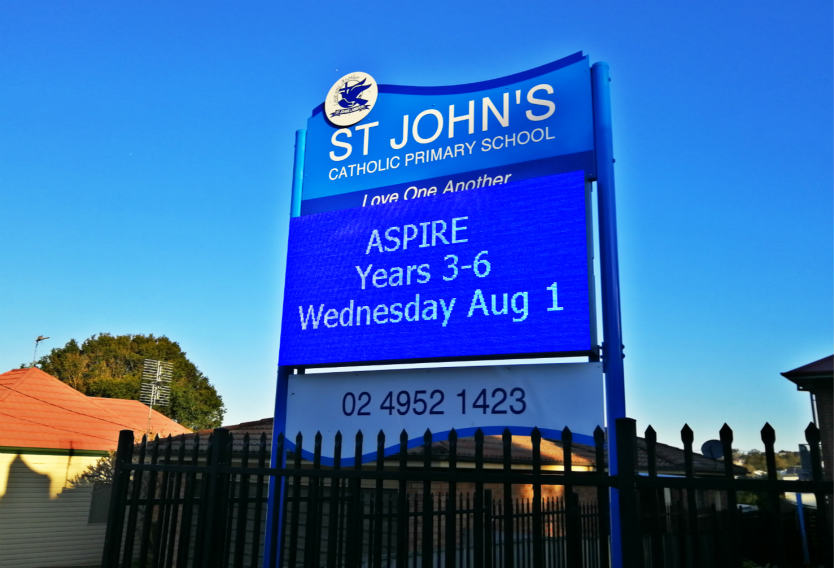 outdoorledsign's tweet image. With the help of ＃electronicsigns for schools, you can publish the information to students in timely, such as convince people to come to a big game, holiday announcement, simply to advice students regarding weather forecast etc,. 
dakcoled.com/case