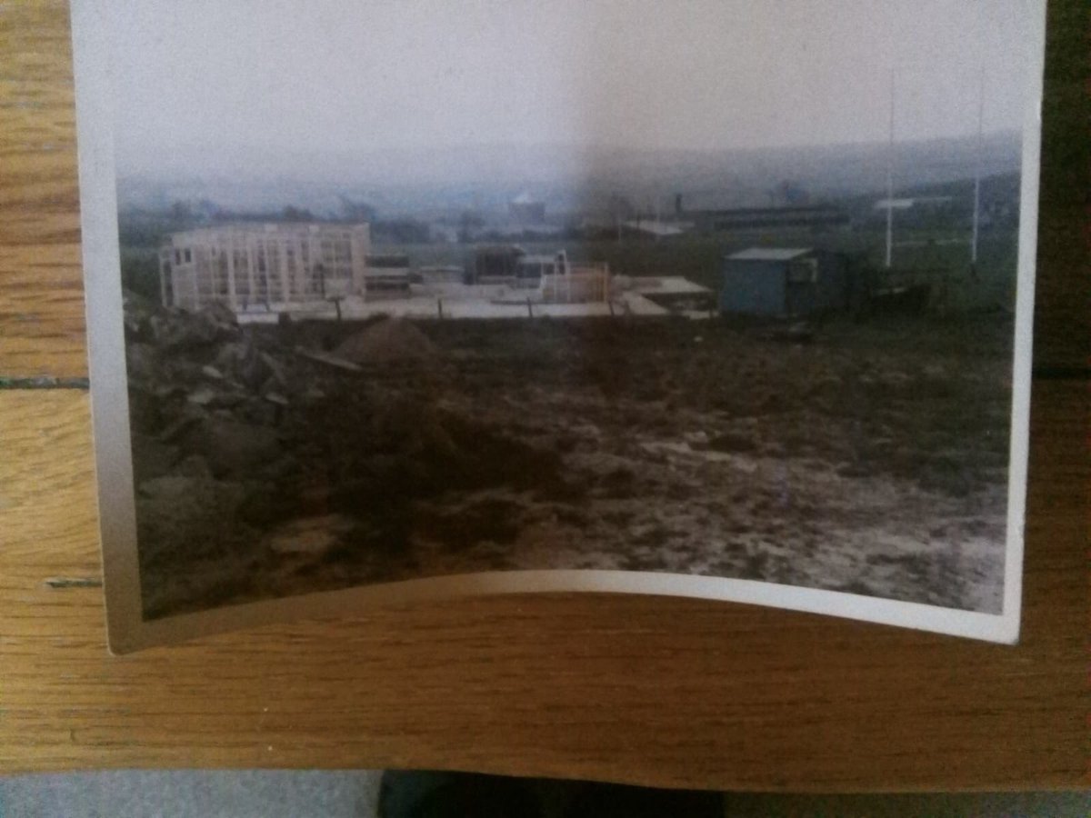 TheBlackReds's tweet photo. Today’s throwback and the building of our current clubhouse circa 1973/1974 #BowerPark #Atown https://t.co/vX5pfizWQ6