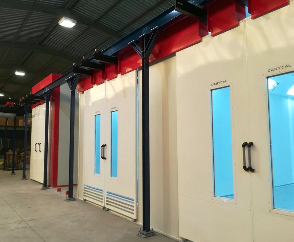 Cabycal's tweet photo. ➡️ La nueva instalación manual de #pinturaenpolvo de Manufacturas Ruiz está casi lista para su puesta en marcha. Este equipamiento pintará piezas variadas de hierro para el mobiliario exterior 🪑 que fabrica esta compañía en su planta 🏭 de Murcia 🇪🇸. https://t.co/z02BbvCP1k