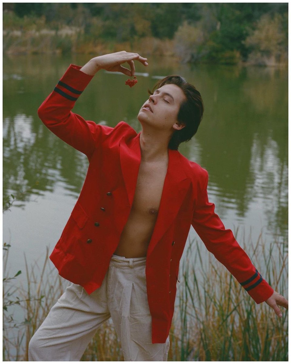 ColeNewsTH's tweet photo. 📸: Cole Sprouse กับภาพถ่ายแบบล่าสุดโดย Davis Bates (1) https://t.co/TYFmKqHWi2
