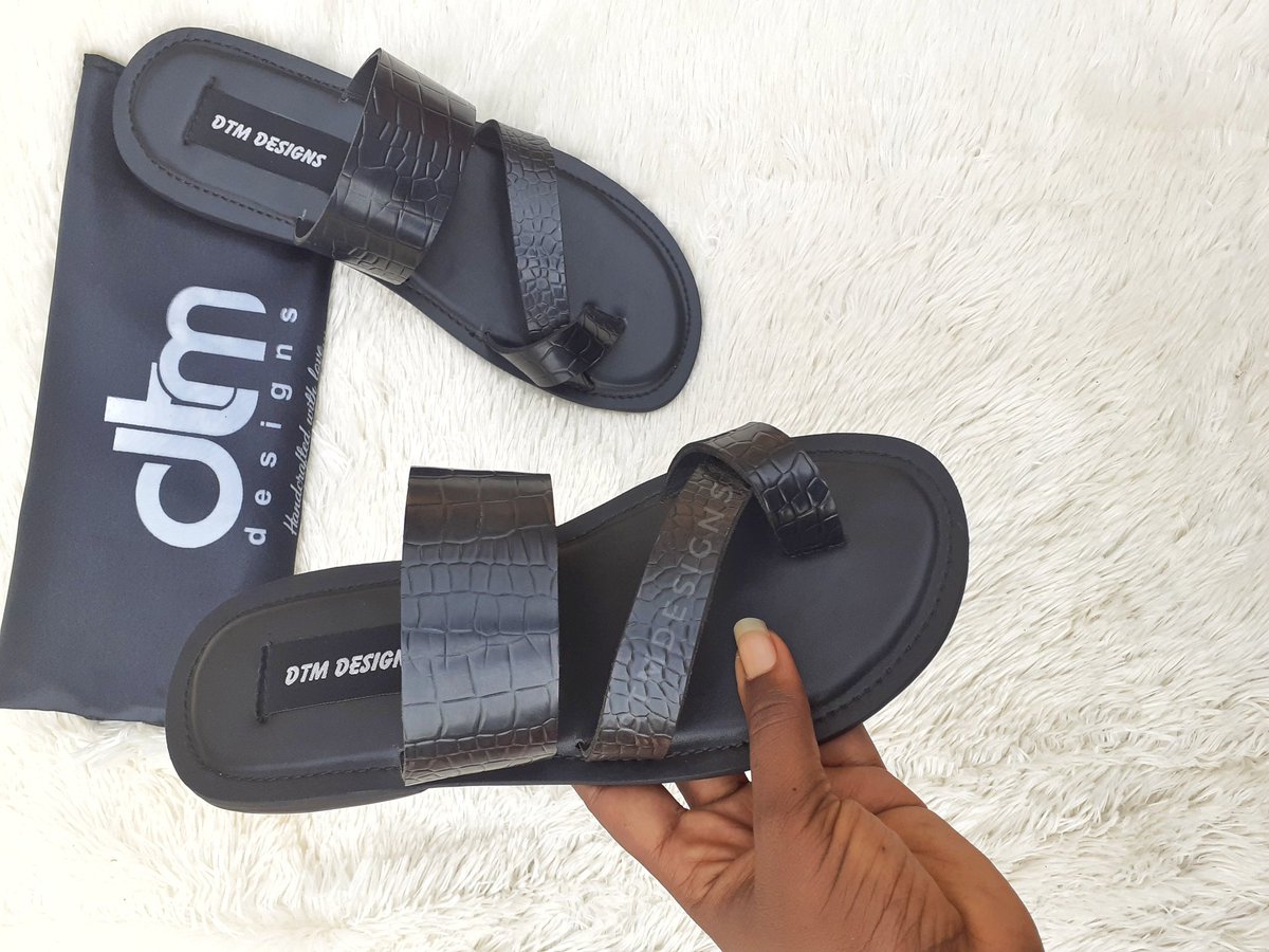 dtmdesigns's tweet photo. Good Morning  #abujatwitercommunity 

I am your plug for quality handmade unisex footwears.

We are open for business 

Send a DM to order or call /whatsapp 09051759173

Worldwide delivery. https://t.co/zUjCsS2WuL