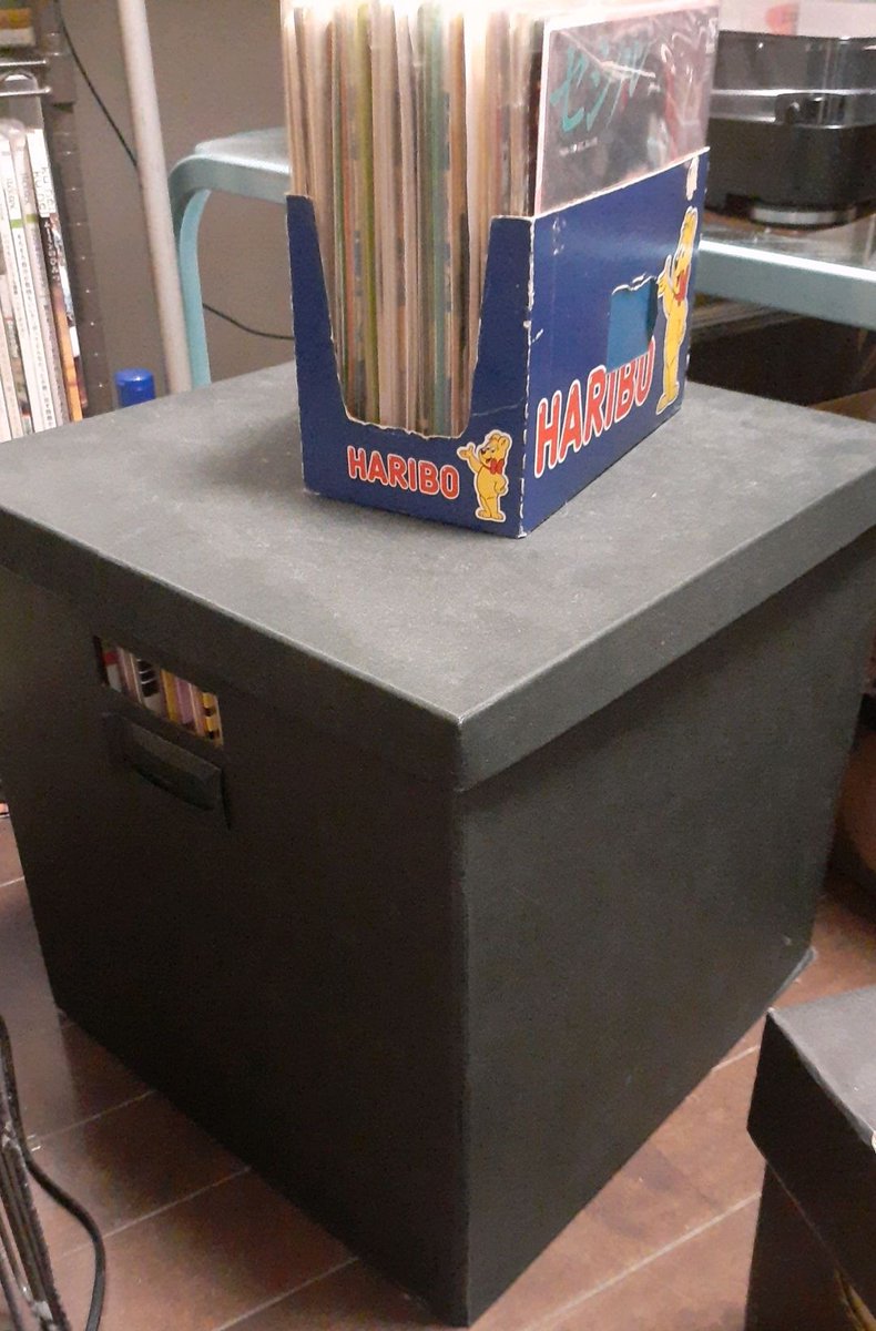 Uzivatel Union Na Twitteru レコード収納例 確かikeaの黒い箱と なぜかぴったりだったハリボーの箱 ディスクユニオン特製の段ボールレコード収納ボックスも持ってはいるんですけどね アナログ盤