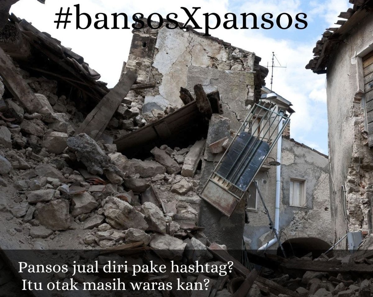 AngiHusna's tweet photo. Beri bantuan tapi pamer partai #bansosXpansos https://t.co/mi4Os8NCLL