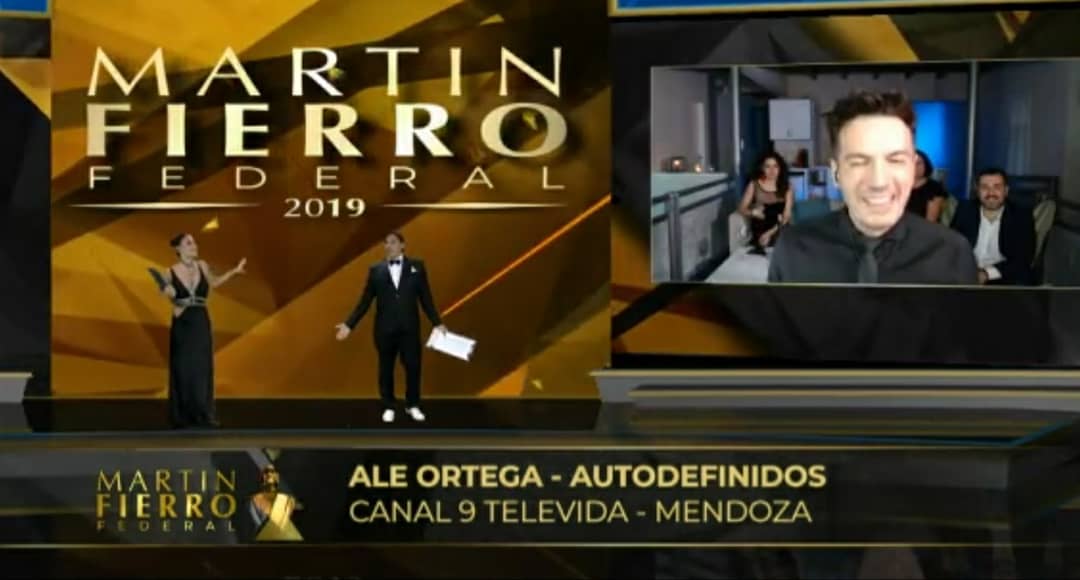 EsenciaFansClub's tweet photo. FELICITACIONES @ale_ortega !! 🥳👏👏 #MartinFierroFederal MEJOR CONDUCTOR #AutoDefinidos!! 🥂🍾 tus Alitas estamos Muy Felices y Orgullosas por vos 🥳 ole ole ole Alee Alee 👏👏👏🥰😘😘😘💚 https://t.co/vCgy588zk3