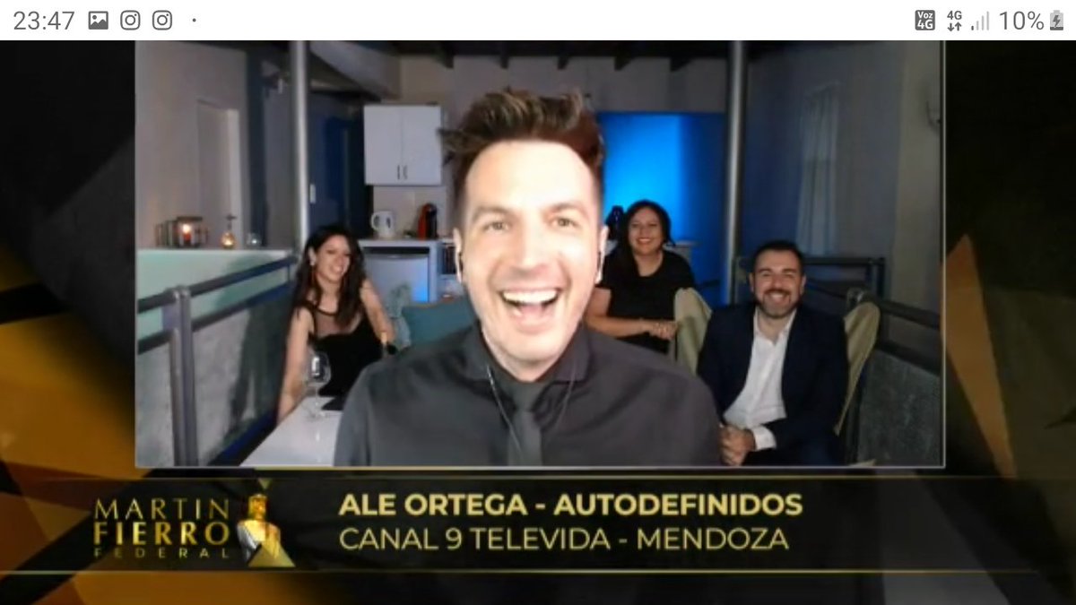 EsenciaFansClub's tweet photo. FELICITACIONES @ale_ortega !! 🥳👏👏 #MartinFierroFederal MEJOR CONDUCTOR #AutoDefinidos!! 🥂🍾 tus Alitas estamos Muy Felices y Orgullosas por vos 🥳 ole ole ole Alee Alee 👏👏👏🥰😘😘😘💚 https://t.co/vCgy588zk3