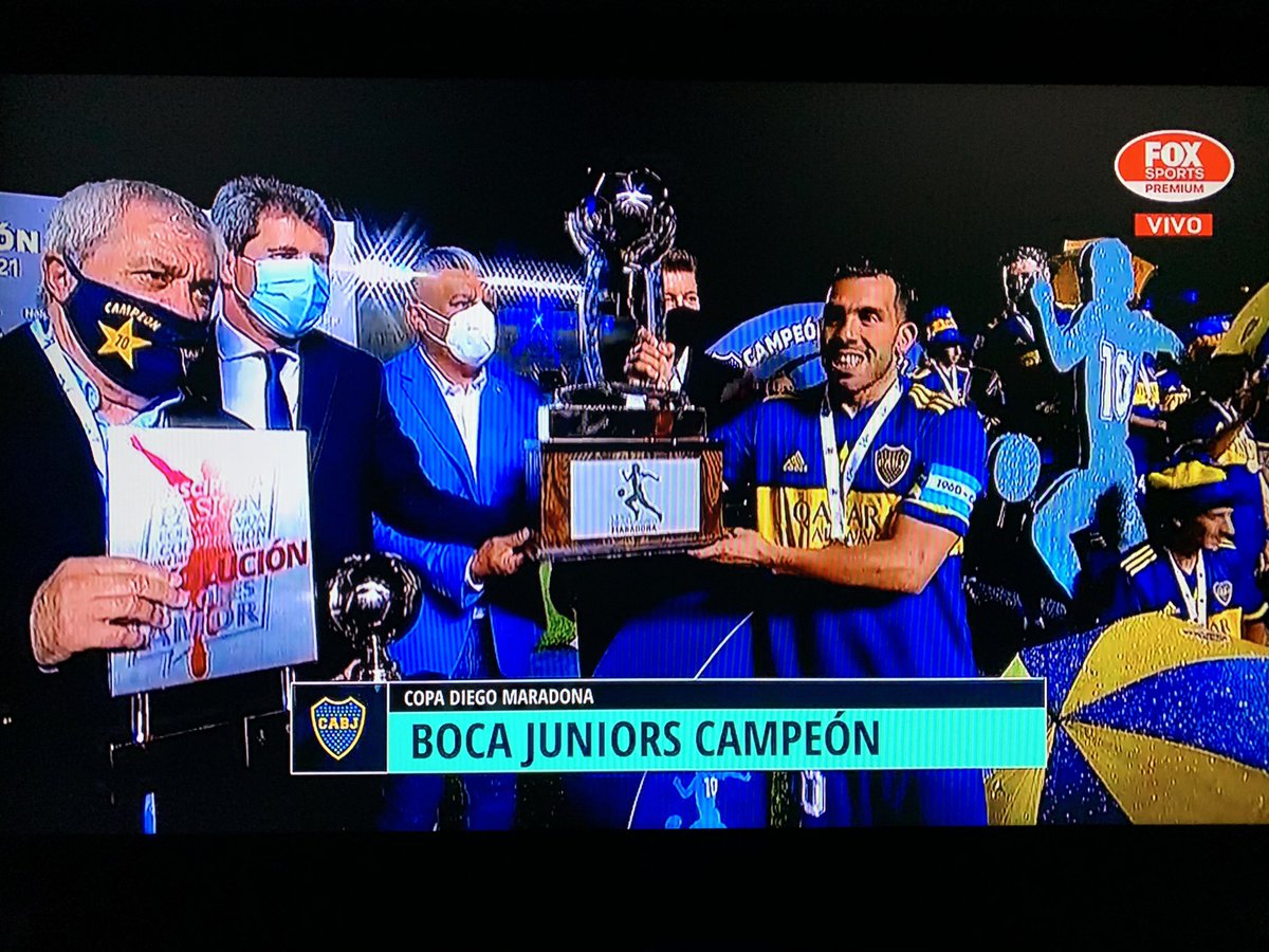 lologhi's tweet photo. La copa del más grande, se la lleva el más grande. https://t.co/4dtVfmCcGR