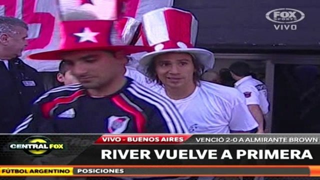 Jaja, como vas a festejar una copa de leche? 

Also hinchas de River festejando el ascenso en el Obelisco: