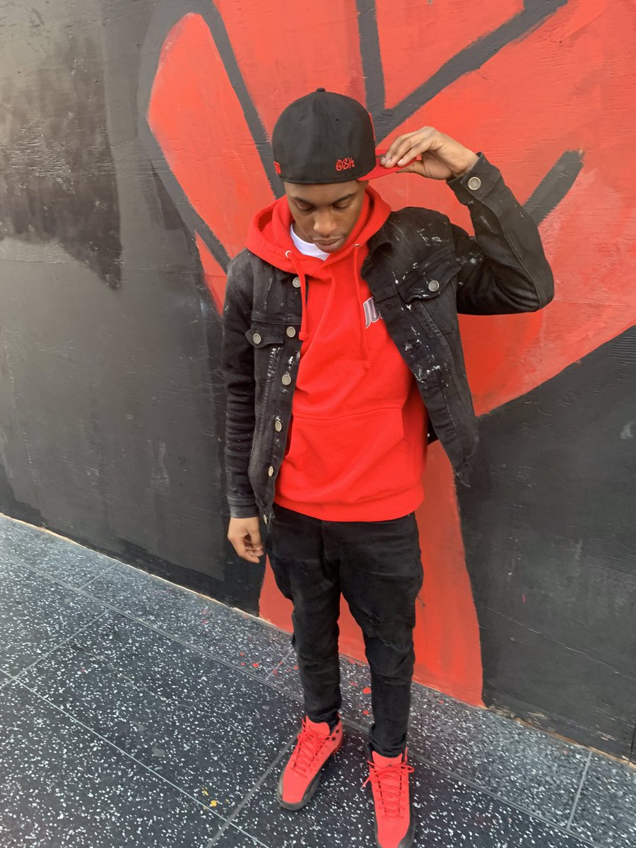 Bankroll_TM's tweet image. I’m in Cali wit my feet Up on that drank so I can’t speak up🌴✈️