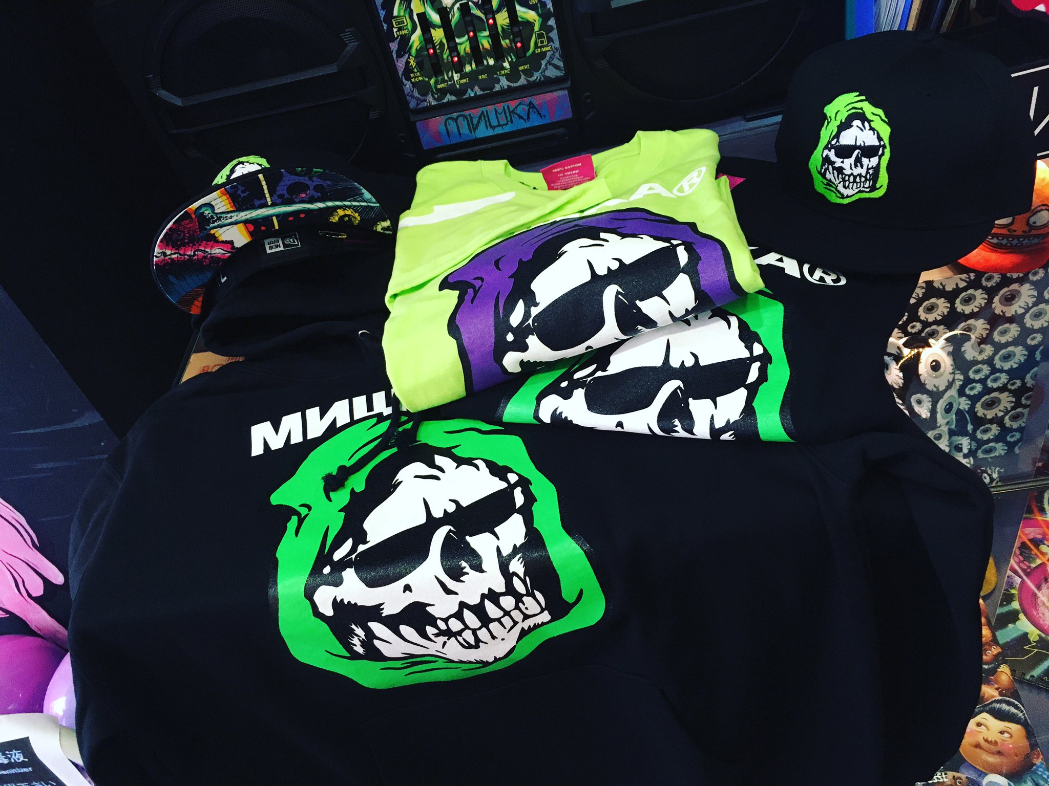 Mishka Tokyo 他にはないmishkaならではのデザインは必見 こちらはサングラスをかけた死神がインパクト抜群です Usグラフィックシリーズはこちら T Co Zi3bdbpwpq Mishka Mishkatokyo ミシカ Harajuku 原宿 目玉 T Co Ilouemnvfi