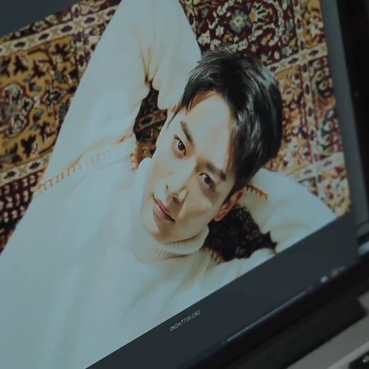 Rebahan kok di dalem laptop?