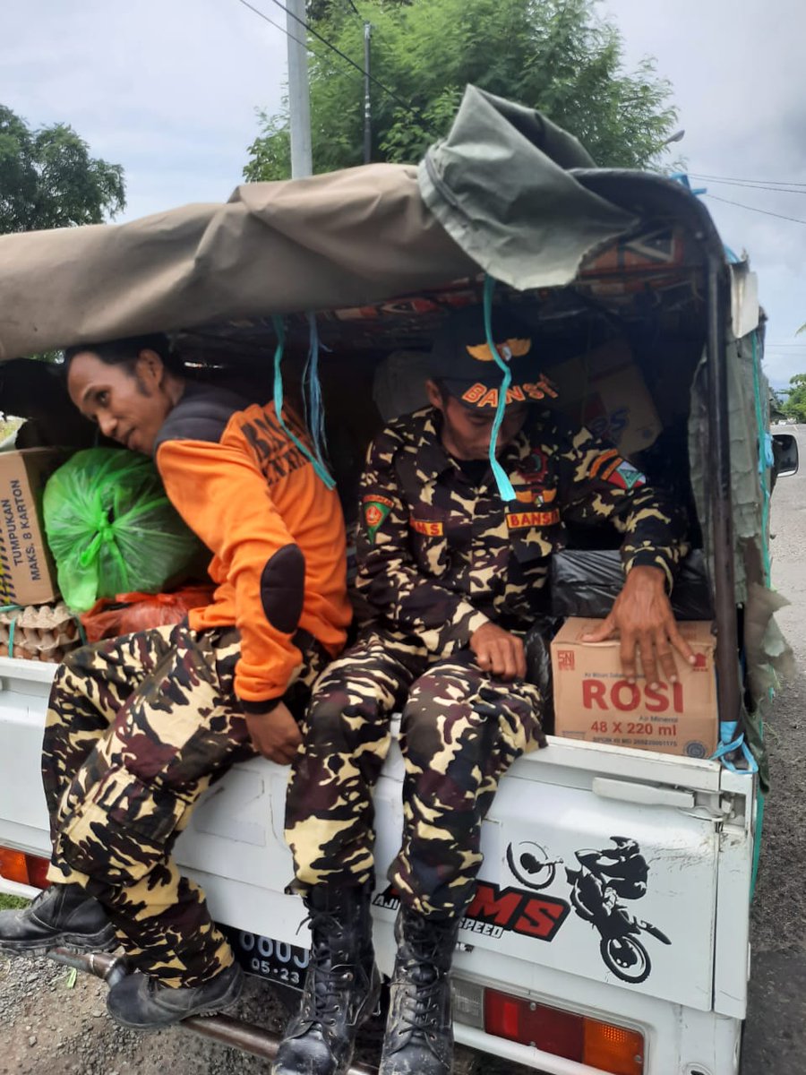 Ansor Banser Polman menuju lokasi korban bencana Malunda, tappalang Prov Sulaweai Barat. Dilepas langsung oleh Pimp. Ponpes Salafiyah Parappe KH.Abdul Latif Busyra <a href="/Ansor_Satu/">yaqut cholil qoumas</a> <a href="/Official_Ansor/">Gerakan Pemuda Ansor</a> <a href="/mabrurlbanuna/">m mabrur l banuna</a> <a href="/affanrozi/">affan rozi</a>