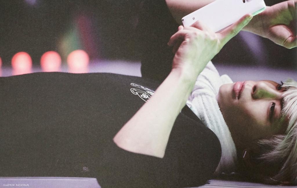 Rebahan sambil ngestalk akun mu