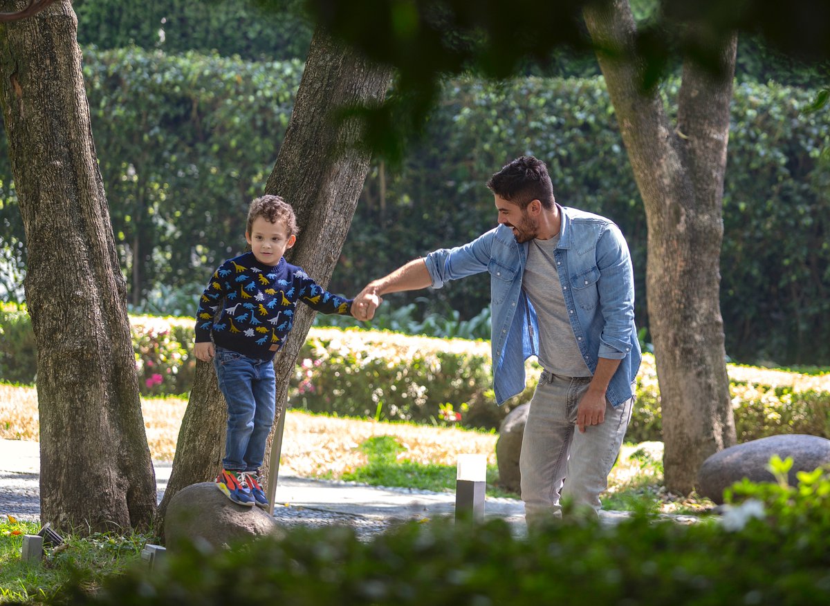 ImperioMentiras's tweet photo. #ImperiodeMentiras Majo en sueños vive la historia de AMOR que tanto deseó. Abrazando juntos a su hijo, pero fue sólo un sueño, la realidad es que DARIJO tuvo un final, aunque doloroso, el que esperaba para alguien que equivocó el rumbo buscando venganza. #finalimperiodementiras https://t.co/1P3Tv3im8O