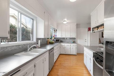 JamesStorehouse's tweet photo. 2/2 This home will not only give youth stable housing, it will provide a trauma-informed, nurturing environment and mentorship from a live-in James Storehouse staff member. This will help youth transition successfully to independence. We can't wait for move-in day in March 2021! https://t.co/j2VATyMvQa
