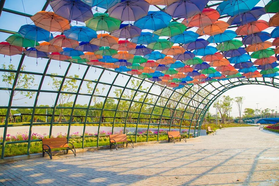 am_holiday's tweet photo. "Flower Land (ฟลาวเวอร์แลนด์) แหล่งท่องเที่ยวใหม่ของเมืองพัทยา ดินแดนแห่งดอกไม้และไม้ยืนต้น บนพื้นที่มากกว่า 100 ไร่ จะถูกสร้างสรรค์ให้กลายเป็นวิมานแห่งดอกไม้เมืองหนาวที่หาชมได้ยากในประเทศเขตร้อนอย่างประเทศไทย 

ภาพ : https://t.co/E88TxVTQsF https://t.co/Jncnjh5W8A